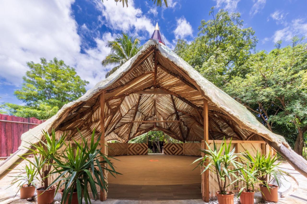 Latica Lodge Playa Negra Екстер'єр фото